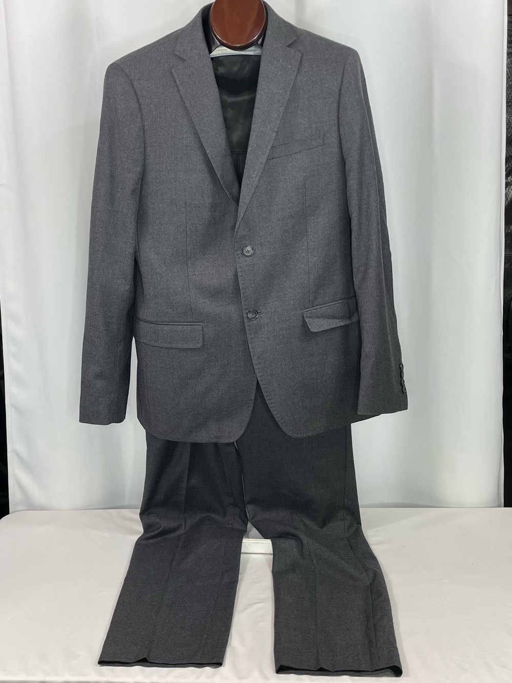 DKNY Men’s 40L Gray 100% Wool 2 Piece Suit Blazer Pants